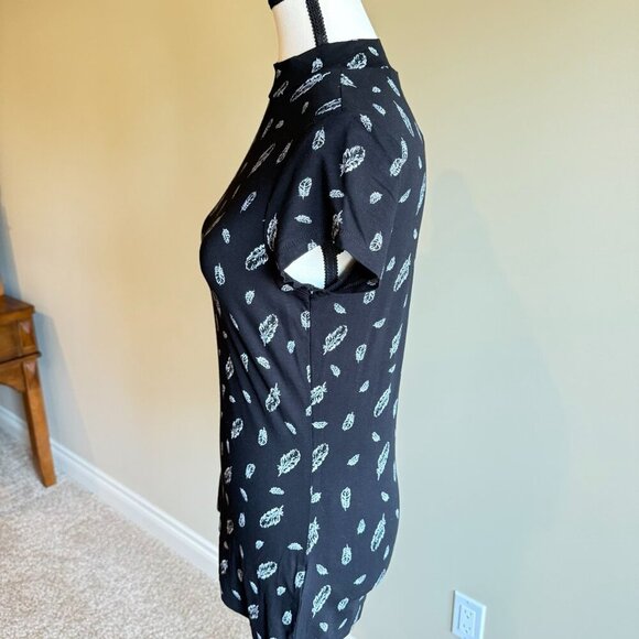 Reitmans viscose top shirt short sleeved with feather print - Picture 5 of 12